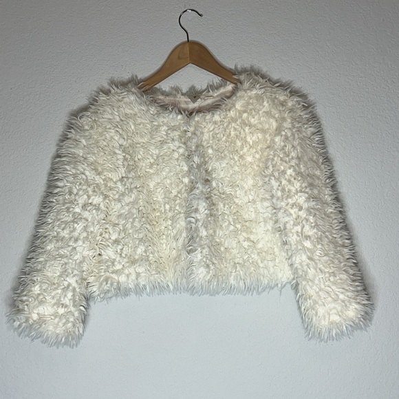 Tacera Faux Fur/Sherpa Cropped Jacket - Picture 2 of 7